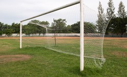 Nie mogli zagrać na swoim boisku, bo ktoś ukradł... bramki. "Do wiosny musimy je odzyskać"