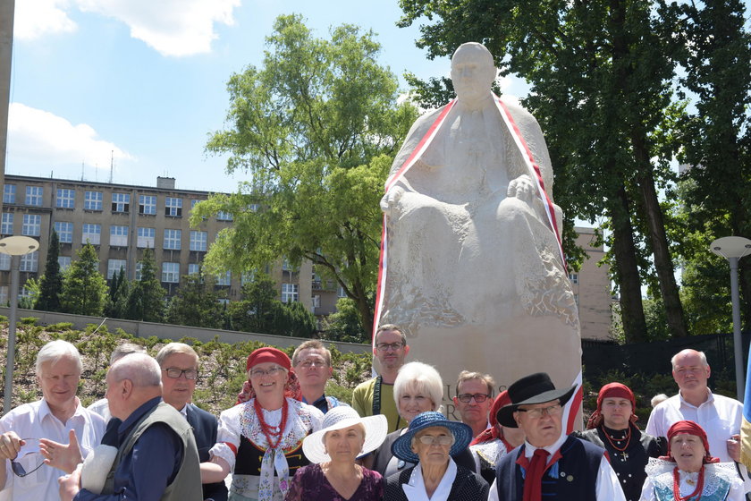 Odsłonięto pomnik Augusta Hlonda