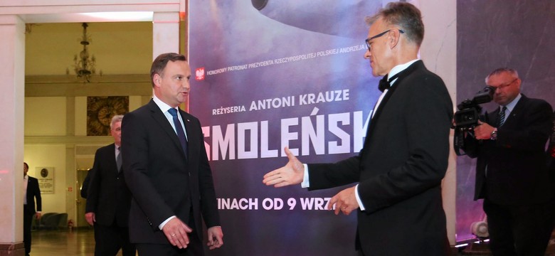 Andrzej Duda, Beata Szydło, Jarosław Kaczyński oglądają "Smoleńsk" Krauzego