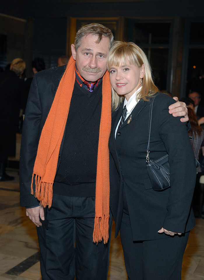 Andrzej Strzelecki z żoną na premierze "Weekendu z R" w Och Teatrze