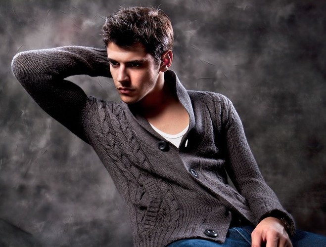 A może coś do ubrania? Ciepły sweter albo golf? Byle trafić z rozmiarem...