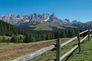 Widok na Dolomity w dolinie Val di Fiemme (Trentino)