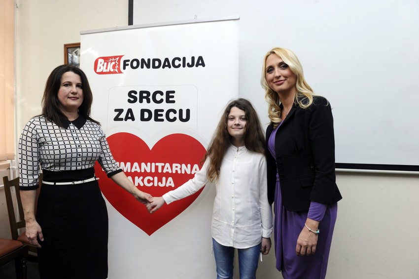 Nađa sa majkom Sanjom i upraviteljicom fondacije Jelenom Drakulić Petrović