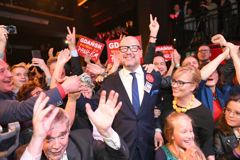 W Gdańsku prezydentem został ponownie Paweł Adamowicz. Pokonał kandydata PiS Kacpera Płażyńskiego.