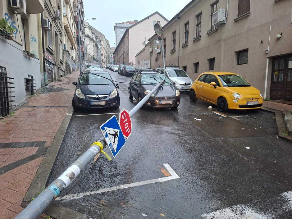 pala bandera u centru Beograda
