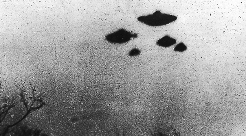 Misteriozni oblici na nebu (FOTO: CIA)