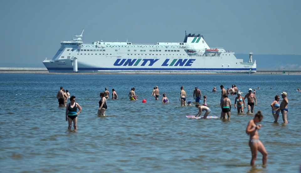 Tłumy na plaży w Świnoujściu. Sezon rozpoczęty