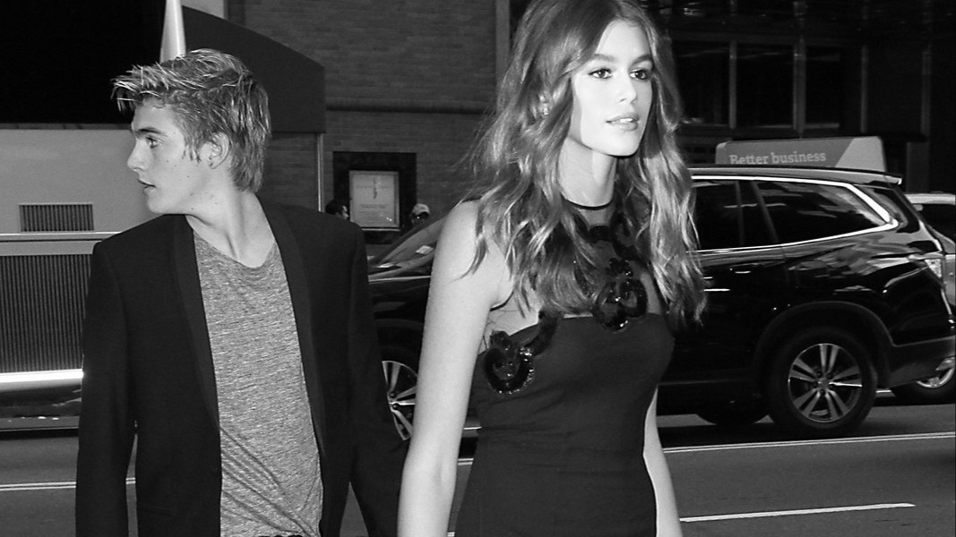 Presley Gerber a Kaia Gerber na udeľovaní cien Daily Front Row Fashion Media Awards v hoteli Park Hyatt v New Yorku, 8. septembra 2016. Zdroj: RW/MediaPunch