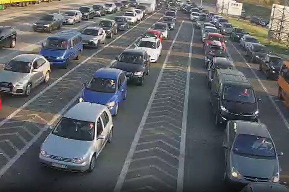 KO JE KRENUO KA GRČKOJ NEKA SPREMI ŽIVCE! Na ovoj granici se već čeka VIŠE OD SATA: AMSS objavio najnoviji presek, evo kakvo je stanje na prelazima