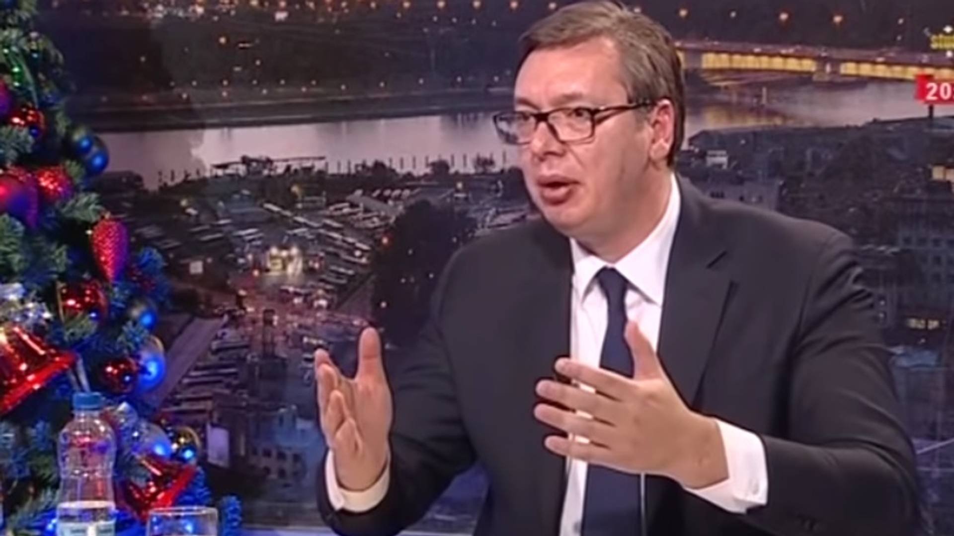 Vučićeva pesma o tangama je veći hit od Barbarinog "linč, silovanje, nasilje"