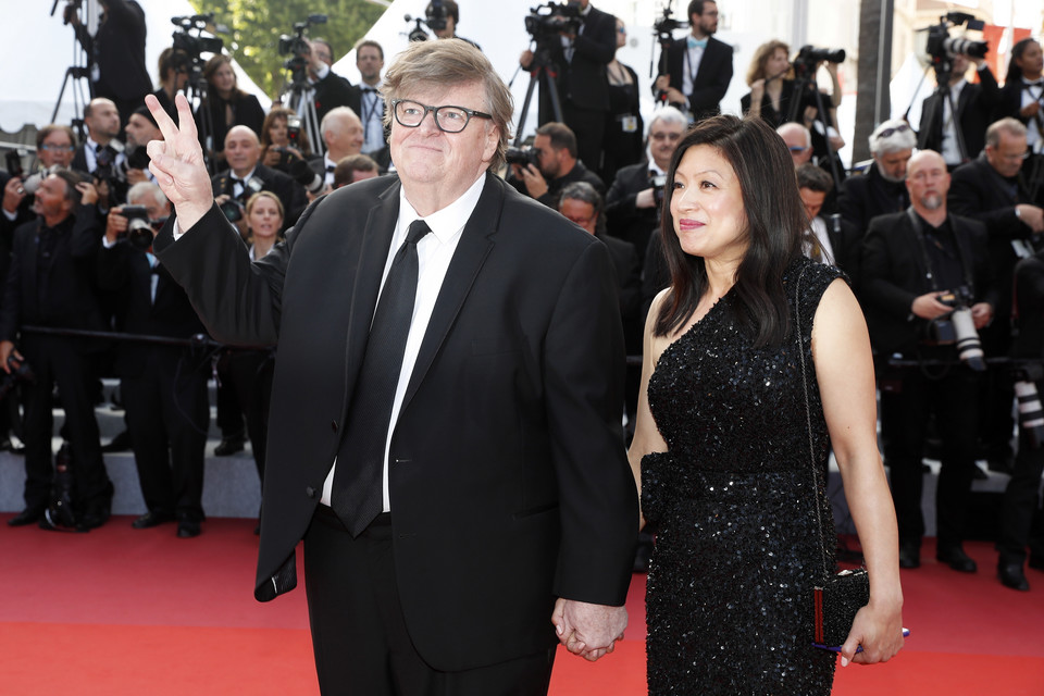 Michael Moore z partnerką