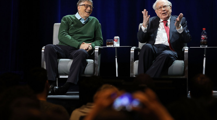 Buffett jó viszonyt ápol
a Microsoft-vezér Bill
Gatesszel, együtt kártyáznak /Fotó: GettyImages