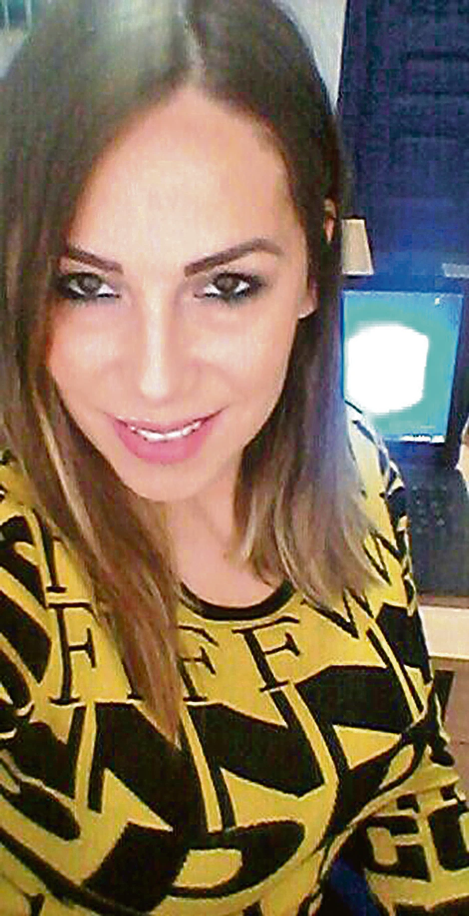 Odluku o rušenju frizeraja supruga Marije Lukić, Jutka i društvo proslavili su u kafani uz pesmu "Ne može nam niko ništa"