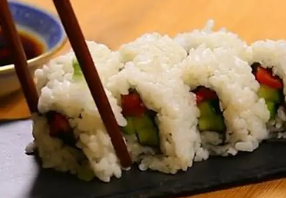 Sposób na domowe sushi: uramaki