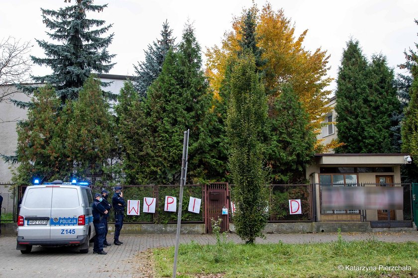 Zbierają pieniądze na prawników dla zawieszonych policjantów