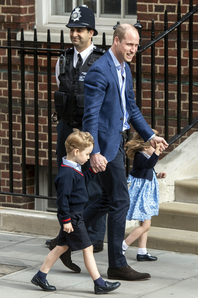 Książę William, księżniczka Charlotte i książę George powitali royal baby