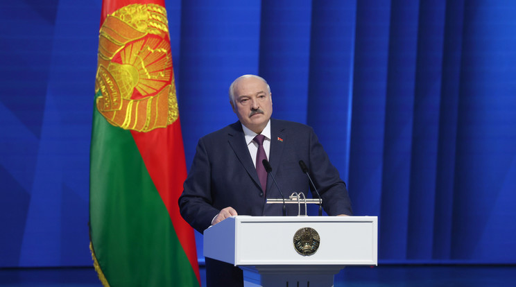 Lukasenka fehérorosz elnök - országa függetlenségéről sokat mond, hogy a serege harci képességeiről az orosz védelmi miniszter tesz bejelentést... / Fotó: MTI-EPA/BELARUS PRESIDENT PRESS SERVICE