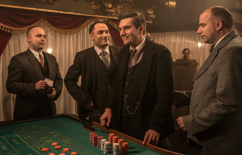 Bojan Navojec (u sredini) kao Ante Pavelić, serija "Senke nad Balkanom"