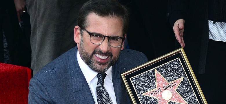 Nawet deszcz go nie zatrzymał! Steve Carell odsłonił swoją gwiazdę [ZDJĘCIA]