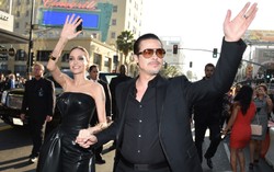 Brad Pitt spoliczkowany na premierze "Czarownicy"