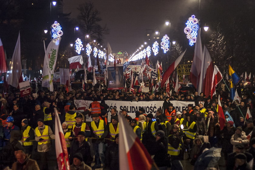 Biskupi się poddali i wycofali się z marszu PiS