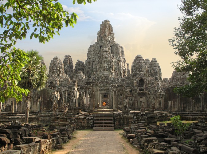 Angkor – zabytkowy kompleks miejski pozostały po dawnej stolicy Imperium Khmerskiego w Kambodży. Kompleks Angkor wpisany jest na listę światowego dziedzictwa kultury UNESCO i jest uważany za największe miasto na świecie w okresie sprzed rewolucji przemysłowej. Szacuje się, że zamieszkiwało go około miliona mieszkańców.