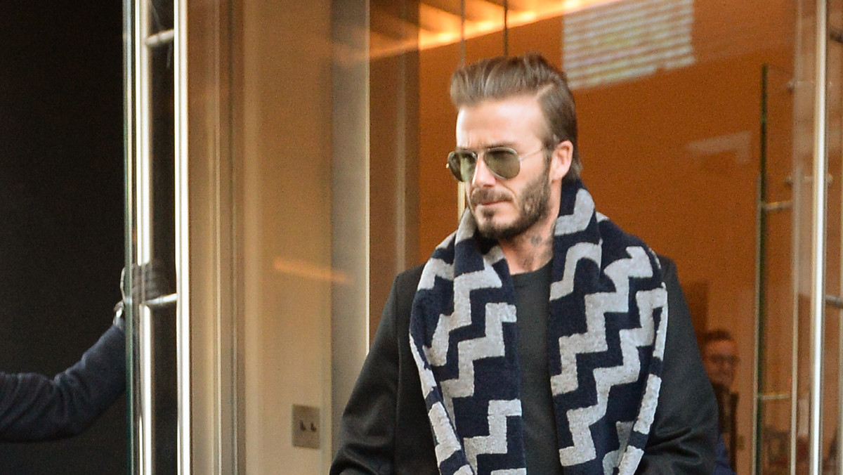 David Beckham, były reprezentant Anglii i były gracz takich klubów, jak Real Madryt, Manchester United czy Los Angeles Galaxy sprawił sobie nowy tatuaż. "Becks" nigdy nie ukrywał, że jest fanem tatuaży, których ma już sporo. Teraz zrobił kolejny.