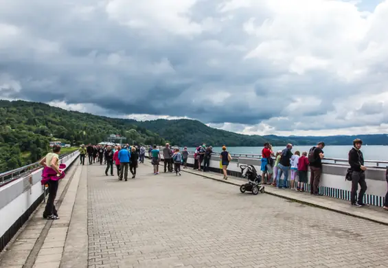 Areszt lub grzywna za selfie? Ministerstwo wprowadza restrykcje