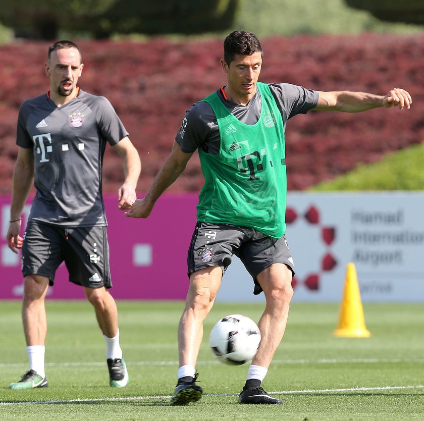 Robert Lewandowski siedzi z Anią zamiast balować z Riberym i Alabą!