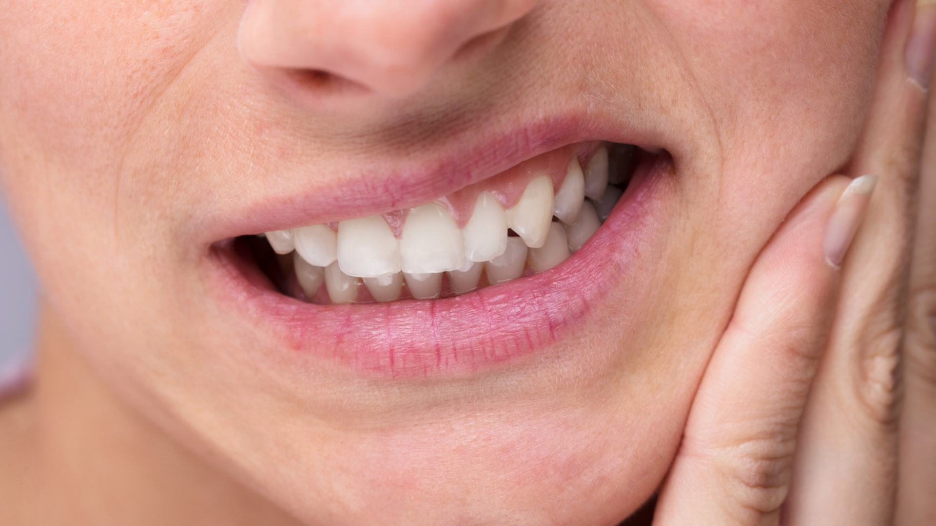 Болит зуб. Почему начинает болеть зуб. Болит зуб. Болят все зубы причины и что делать. Острая зубная боль.