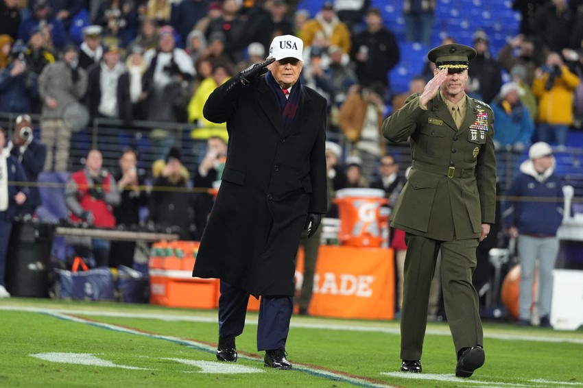 Donald Tramp na fudbalskoj utakmici koledža NCAA u Baltimoru 13. decembra
