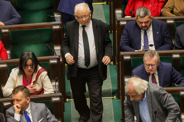 Według Wprost prezes Kaczyński zdjął Kurskiego z pierwszego miejsca na liście na Mazowszu i przesunął go na drugie, za Adamem Bielanem