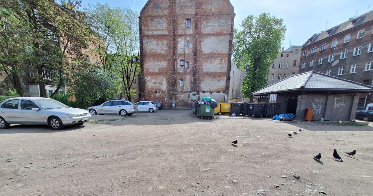 Kolejny remont czas zacząć! Podwórko im. Wszystkich Mieszkańców przechodzi metamorfozę – będzie piękne!