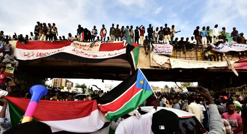 Sudanese protestors have kept up a sit-in outside army headquarters in Khartoum since April 6