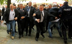 1,5 roku więzienia w zawieszeniu za atak na prezydenta Komorowskiego
