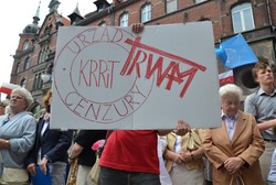 Afera w Brukseli po demonstracji o. Rydzyka. Europosłowie wściekli na Polaków