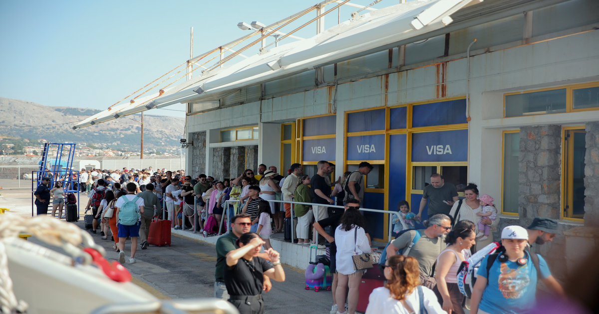 122 passengers miss flight from Milan as EU border system triggers airport meltdown | The latest National and International News - upday News