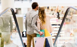 Galerie handlowe wróciły do łask. Klienci coraz chętniej je odwiedzają