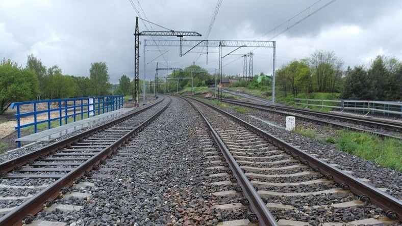 37 mln zł będzie kosztował rozpoczynający się wkrótce remont odcinka kolejowego Tychy – Łaziska Średnie. To część modernizowanej linii Tychy - Orzesze Jaśkowice, jednego z najważniejszych szlaków towarowych prowadzących ze Śląska na północ kraju.