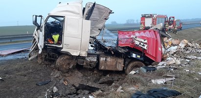 Prawdziwa demolka na trasie S3. Z ciężarówek niewiele zostało [ZDJĘCIA]