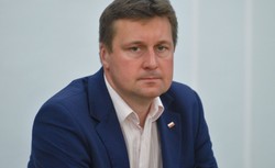 Poseł Łukasz Zbonikowski zalega ze składkami. Winny jest PiS ponad 10 tys. zł