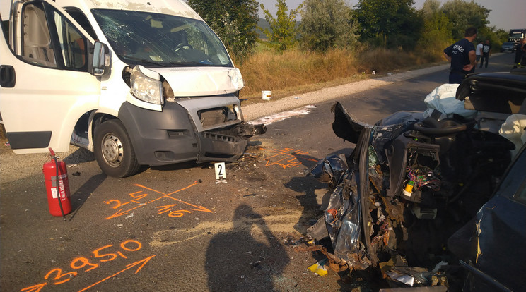 Súlyos baleset történt a 10-es főúton /Fotó: Blikk