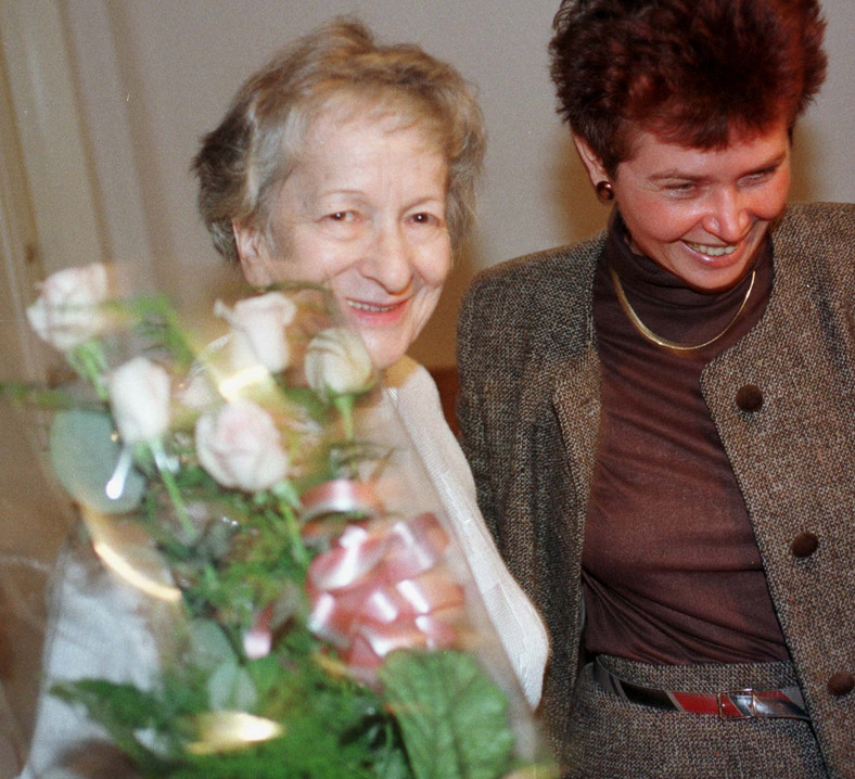 Wisława Szymborska i Teresa Walas w dniu, w którym ogłoszono poetkę laureatką Nagrody Nobla (1996)