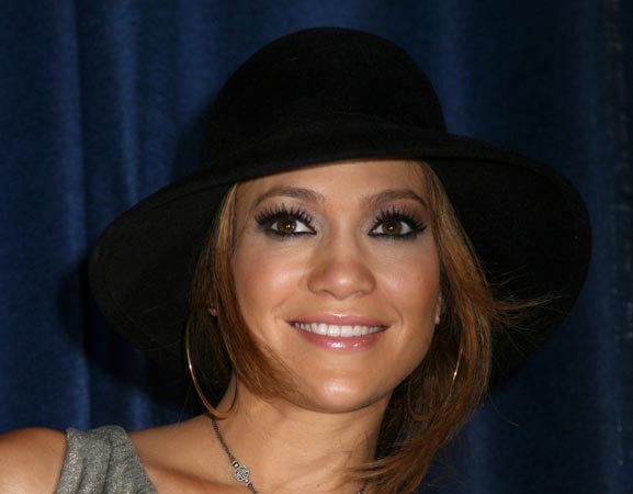 6737_21252-jlo-070925g-d000067A4476ca1754018