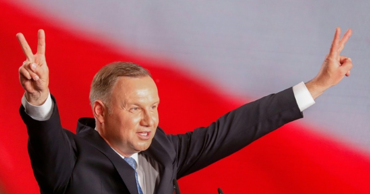 Polish president speaks out against same-sex couple adoptions [ARTICLE]