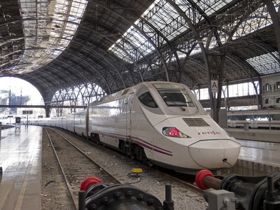 Rząd zainwestuje 200 mld zł w kolej dużych prędkości w całym kraju