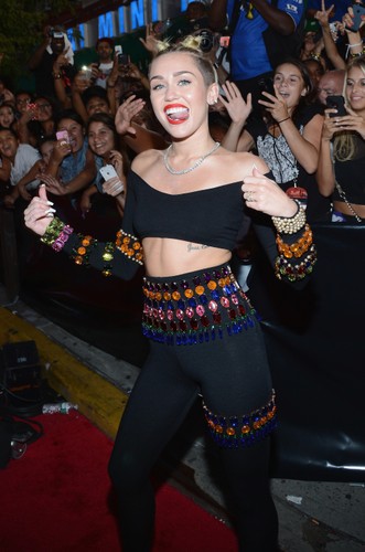 Miley Cyrus za kulisami MTV Video Music Awards 2013