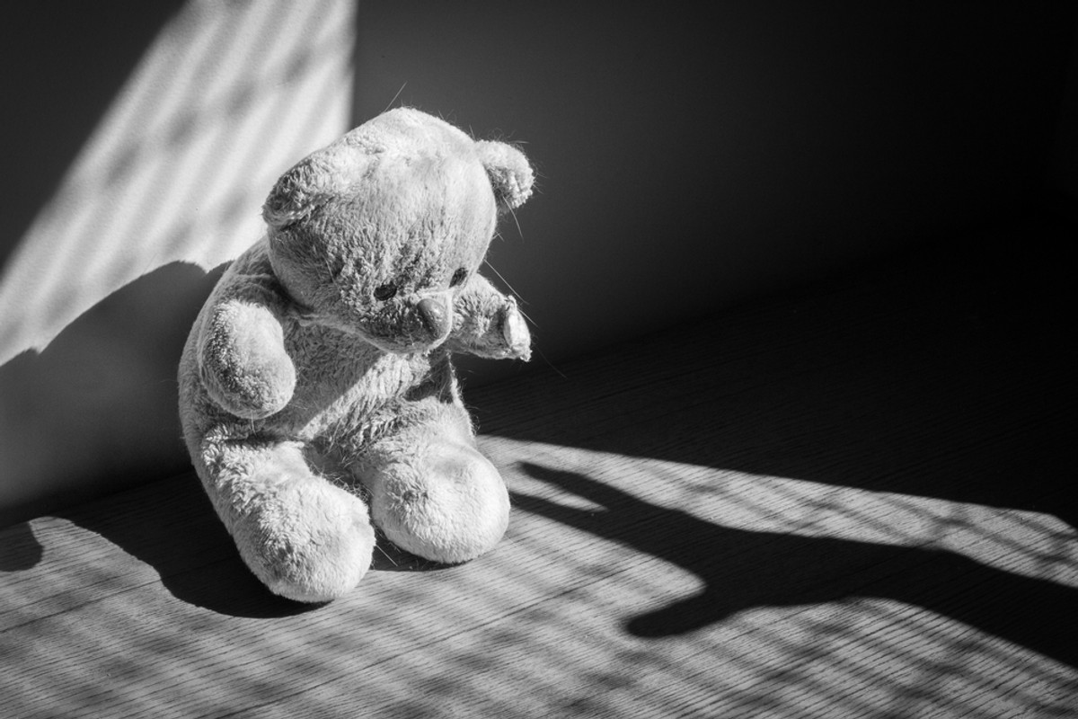 ustawa Kamilka, ochrona małoletnich, przeciwdziałanie przemocy, dzieci, rodzice, przemoc na tle seksualnym, tragiczna śmierć dzieci