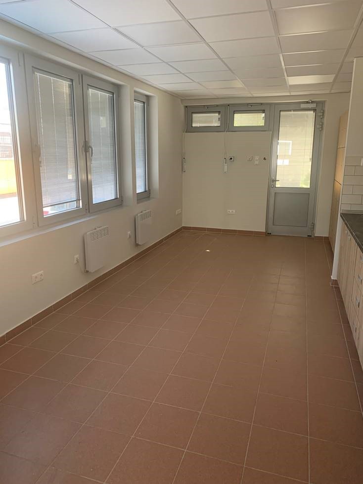 A BKV közvágóhídi felújított épülete 