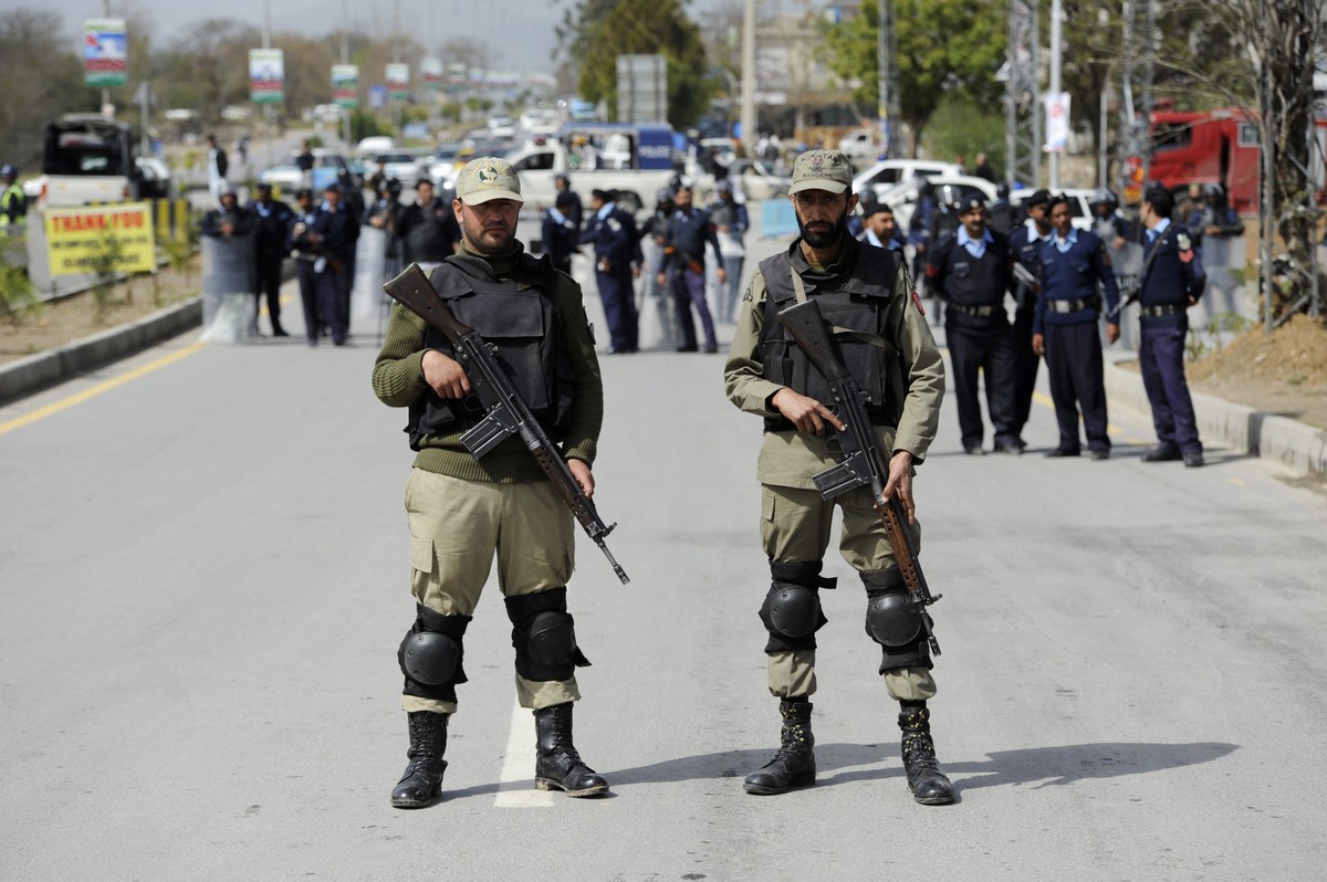 Pakistańscy policjanci